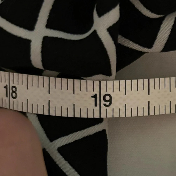 The Limited Womens Black White Tunic Style 3/4 Sleeve Check Pattern Sz Small Top - Picture 9 of 10